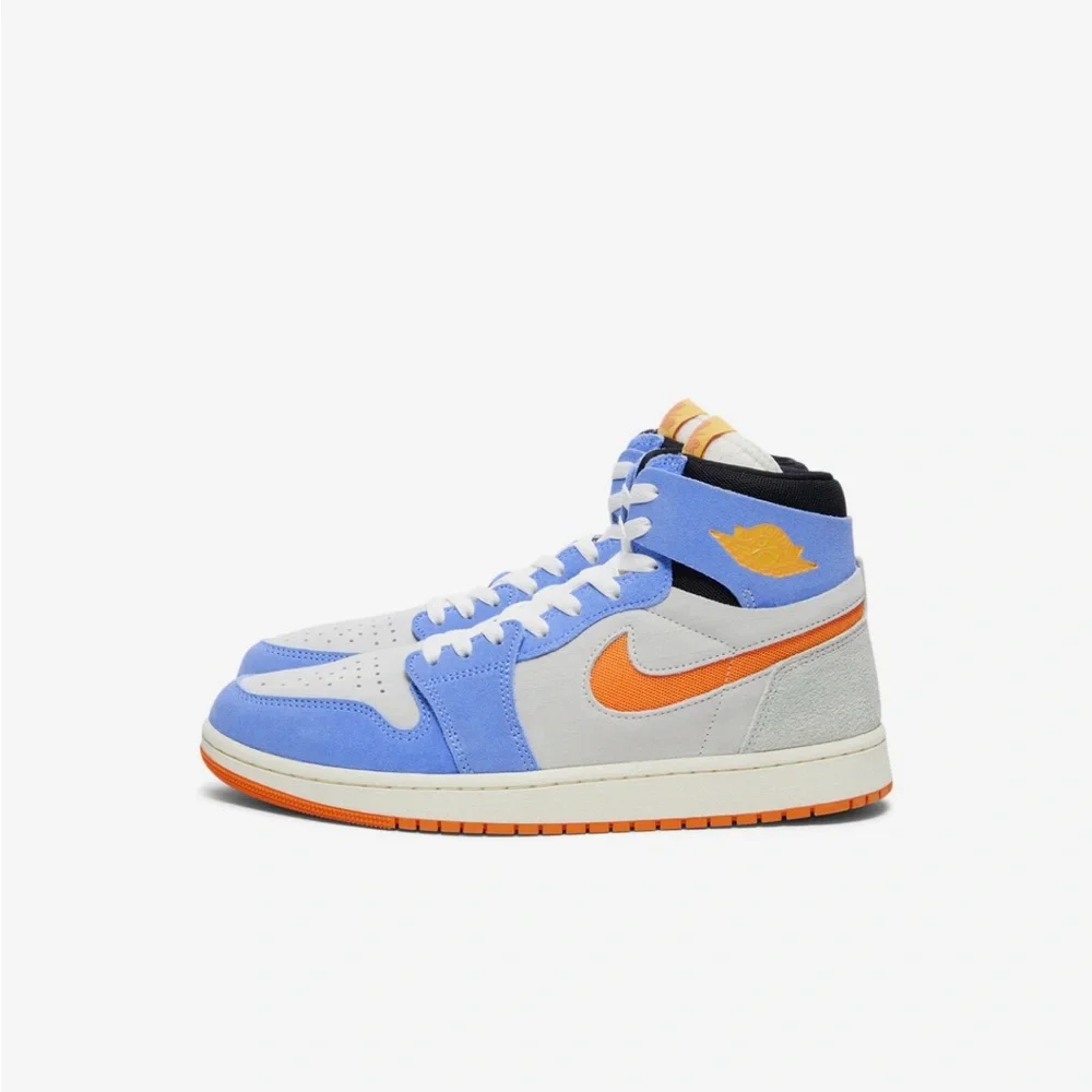 Nike Blue and White Sneakers with Classic Design - Picture 3 of 7